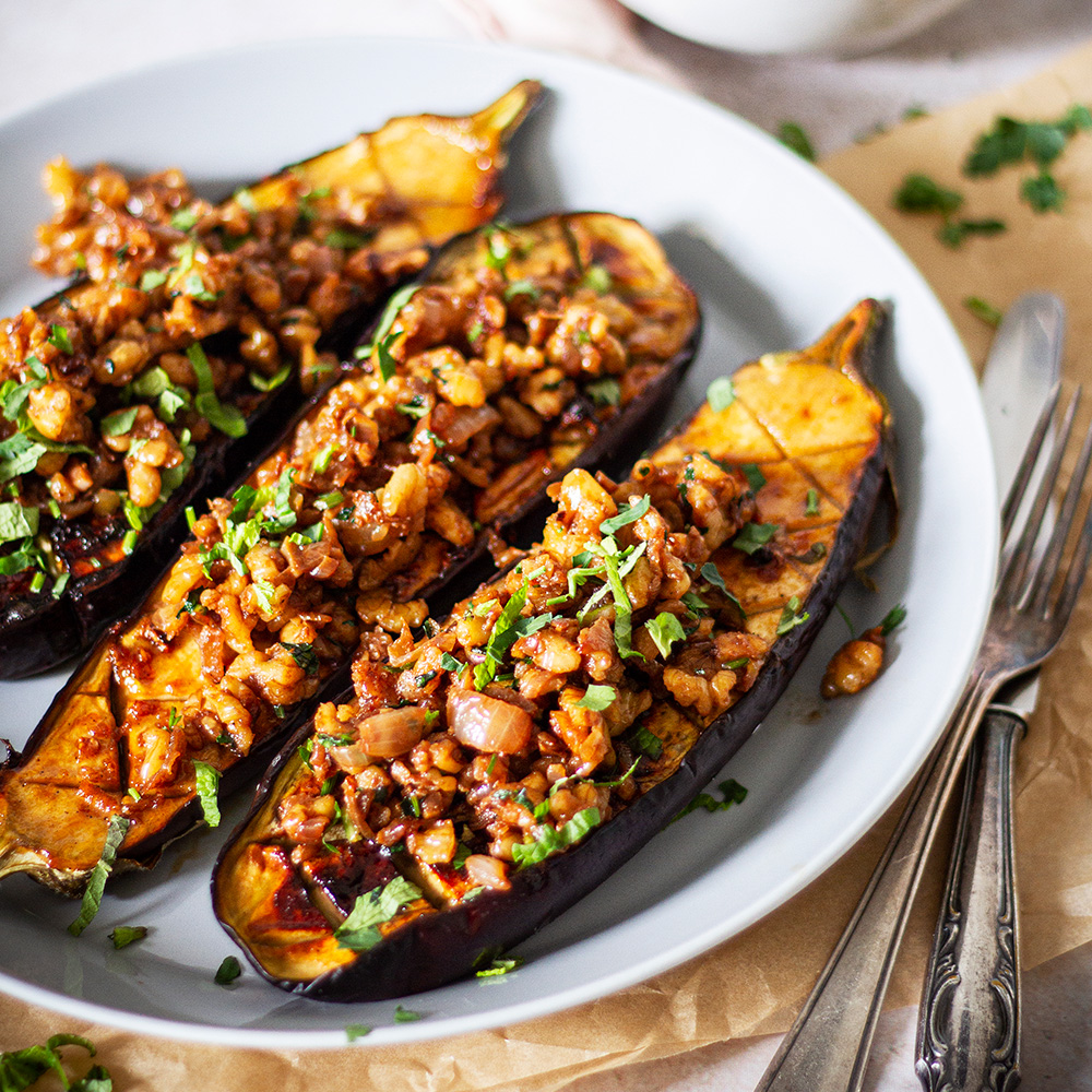 Baked eggplants with walnut crumble and cashew cream dish